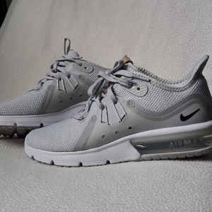 Nike Airmax Sequent 3 (Womens Size 6)